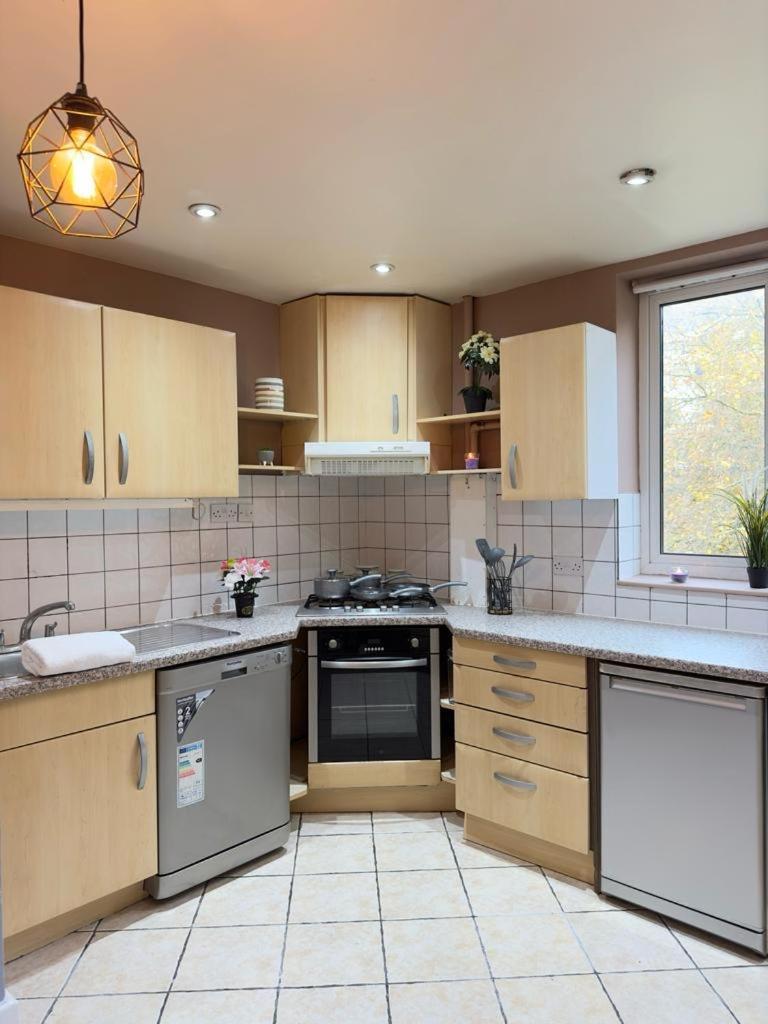 Beautiful Family Apartment Londra Esterno foto