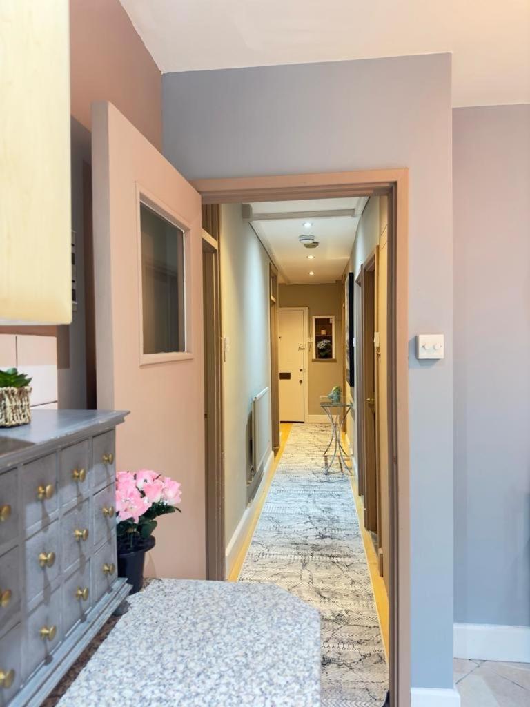 Beautiful Family Apartment Londra Esterno foto